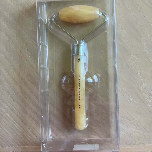 IT COSMETICS Heavenly Luxe Face & Neck Citrine Roller NWT - Picture 7 of 9
